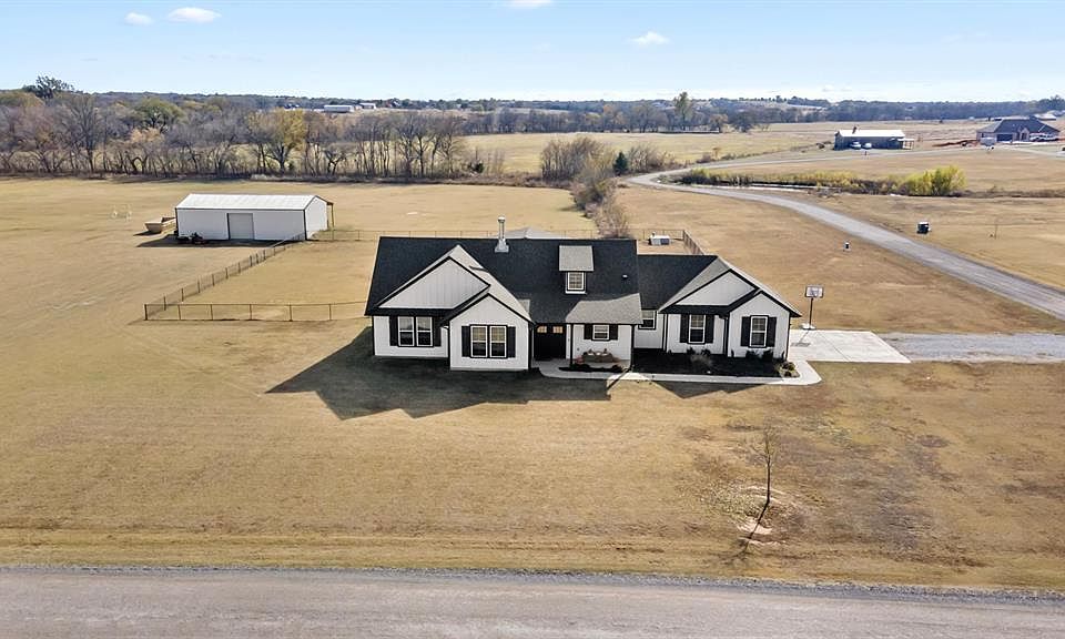 1st image of 22566 Ranch Rd