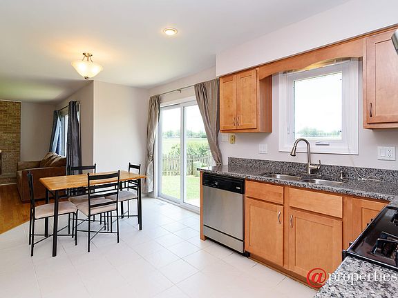 Kitchen / Breakfast Room