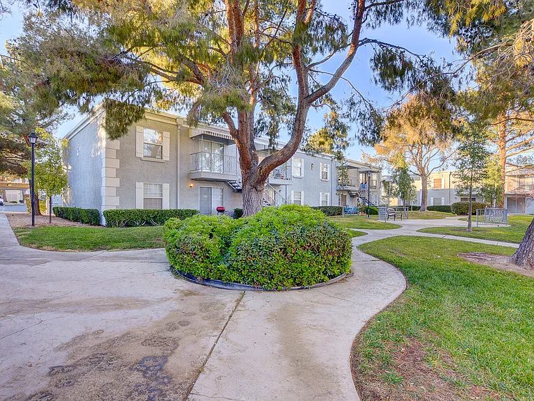 3823 S Maryland Pkwy #10 — Photo 36