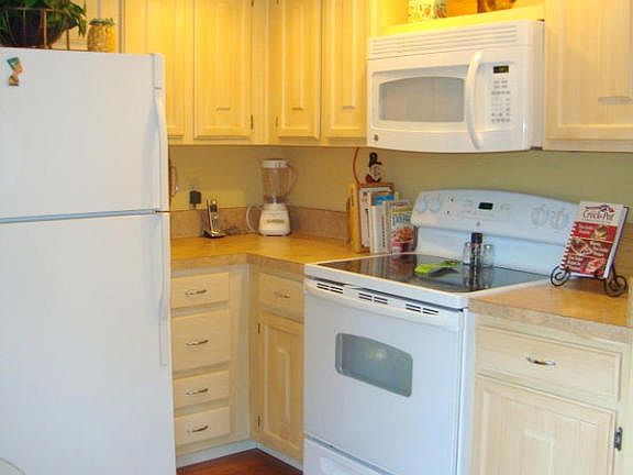 4th image of 18400 SE Wood Haven Ln APT J