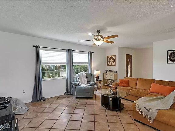 5th image of 801 Goldcoast Dr