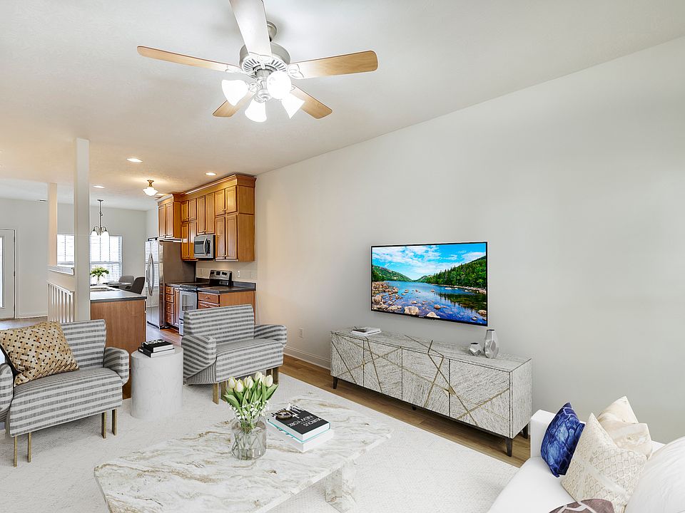 Open concept living area, kitchen, and dining area.