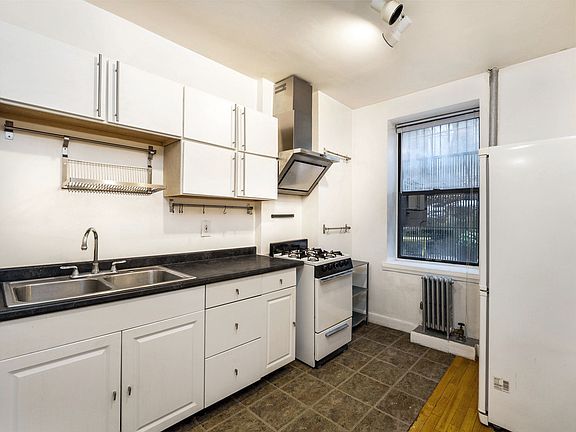 3rd image of 365 W 126th St APT 1ER