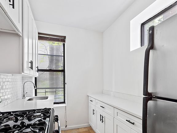 2nd image of 631 Grand Ave APT 1R