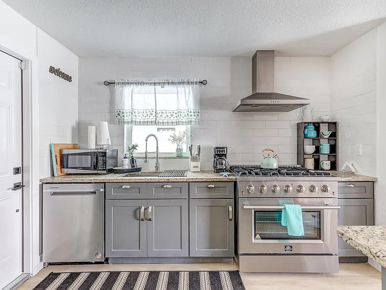 1800 Augustine Dr — Photo 8