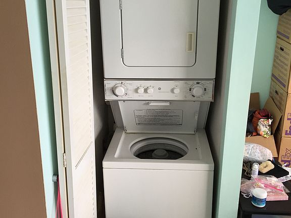Washer/dryer in the unit