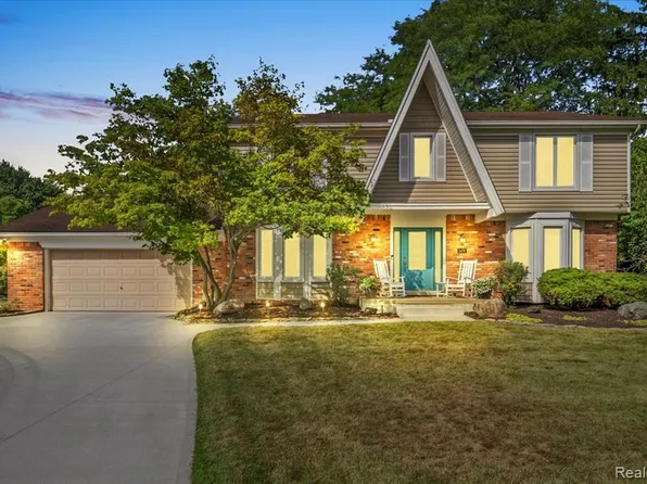 5476 Van Ness Dr, Bloomfield Hills, MI 48302
