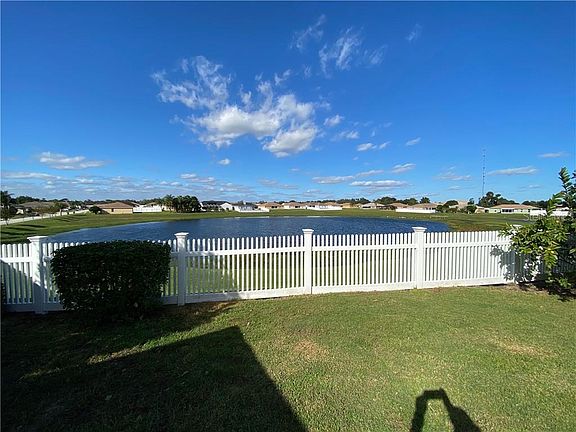 3rd image of 8841 Pebblebrooke Dr