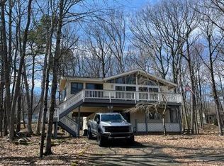 106 Corral Ln, Lords Valley, PA 18428