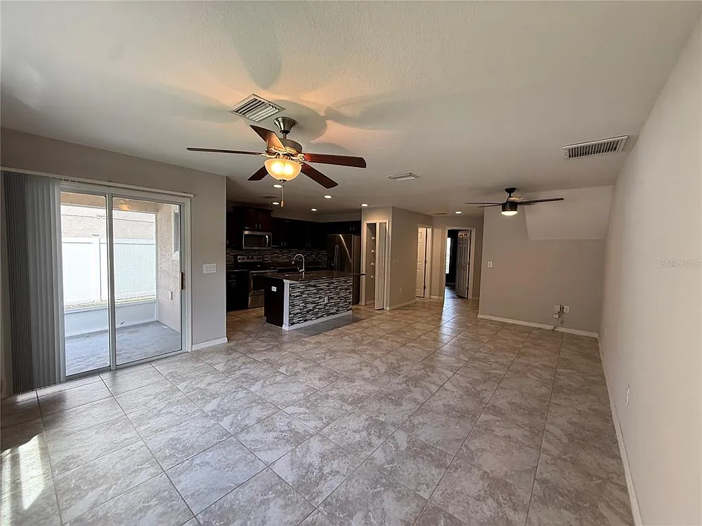 4 bed, 3.0 bath, 1742 sqft, $2,500 — Photo 3