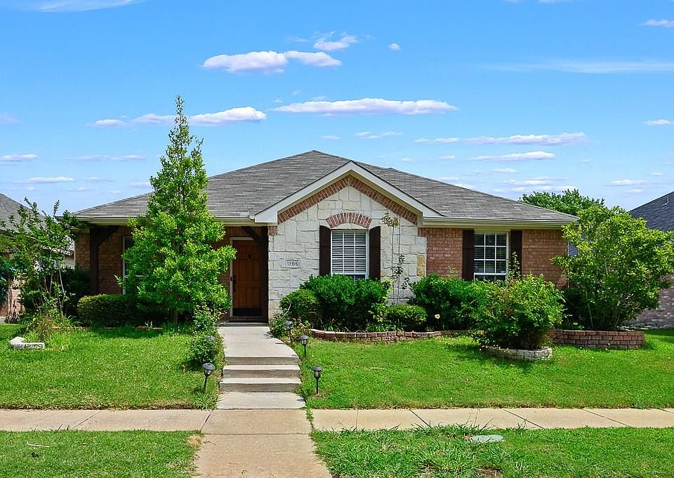 1st image of 1705 Bur Oak Dr