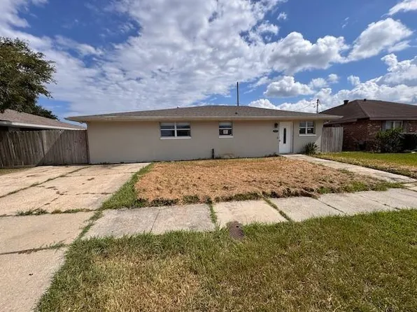 2501 Garden St, Meraux, LA 70075