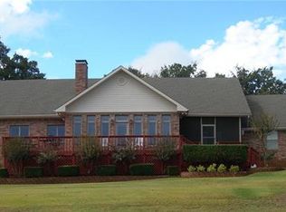 115 Kiowa Dr S, Lake Kiowa, TX 76240