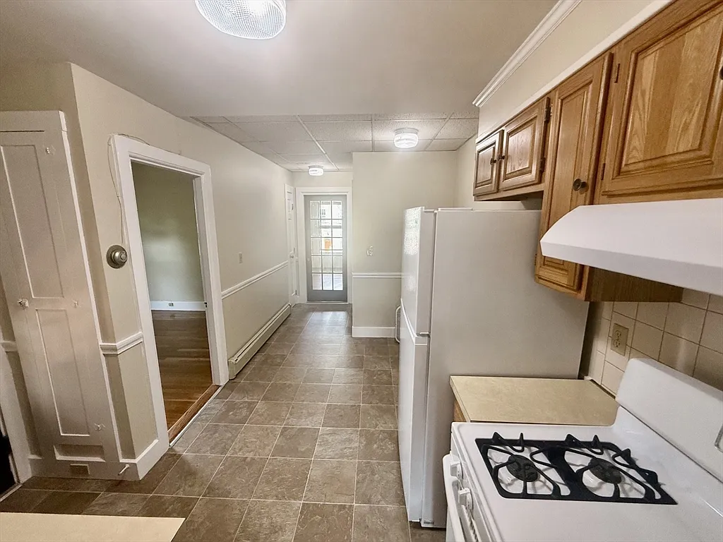 1 bed, 1.0 bath, 745 sqft, $1,900 — Photo 1