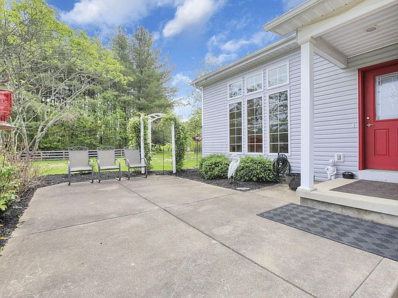5th image of 1368 Coonpath Rd NW