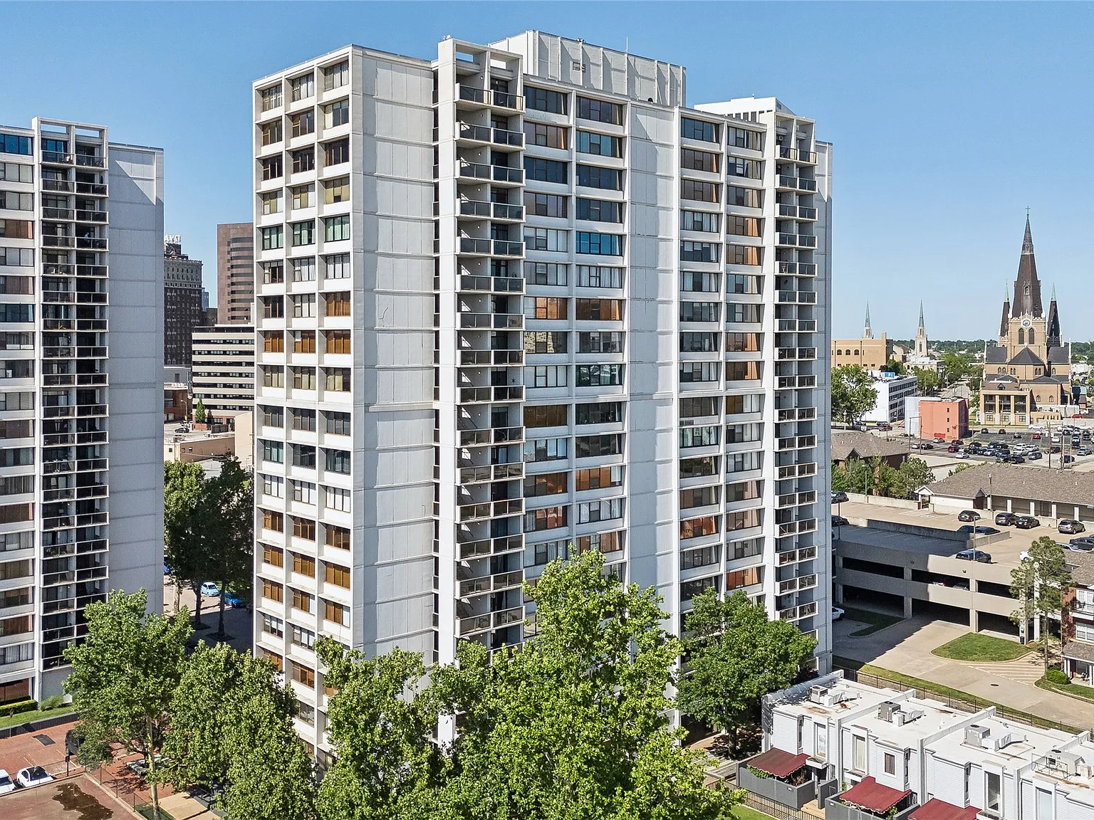 1 bed, 1.0 bath, 735 sqft, $1,100 — Photo 3