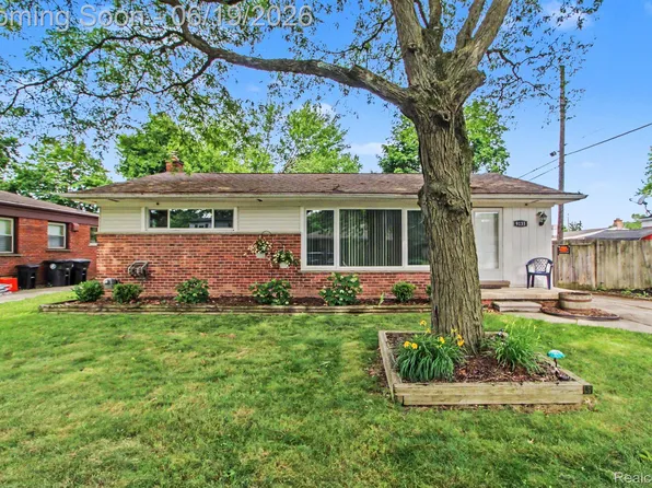 9135 Frederick St, Livonia, MI 48150