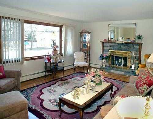 Living Room W/Fireplace