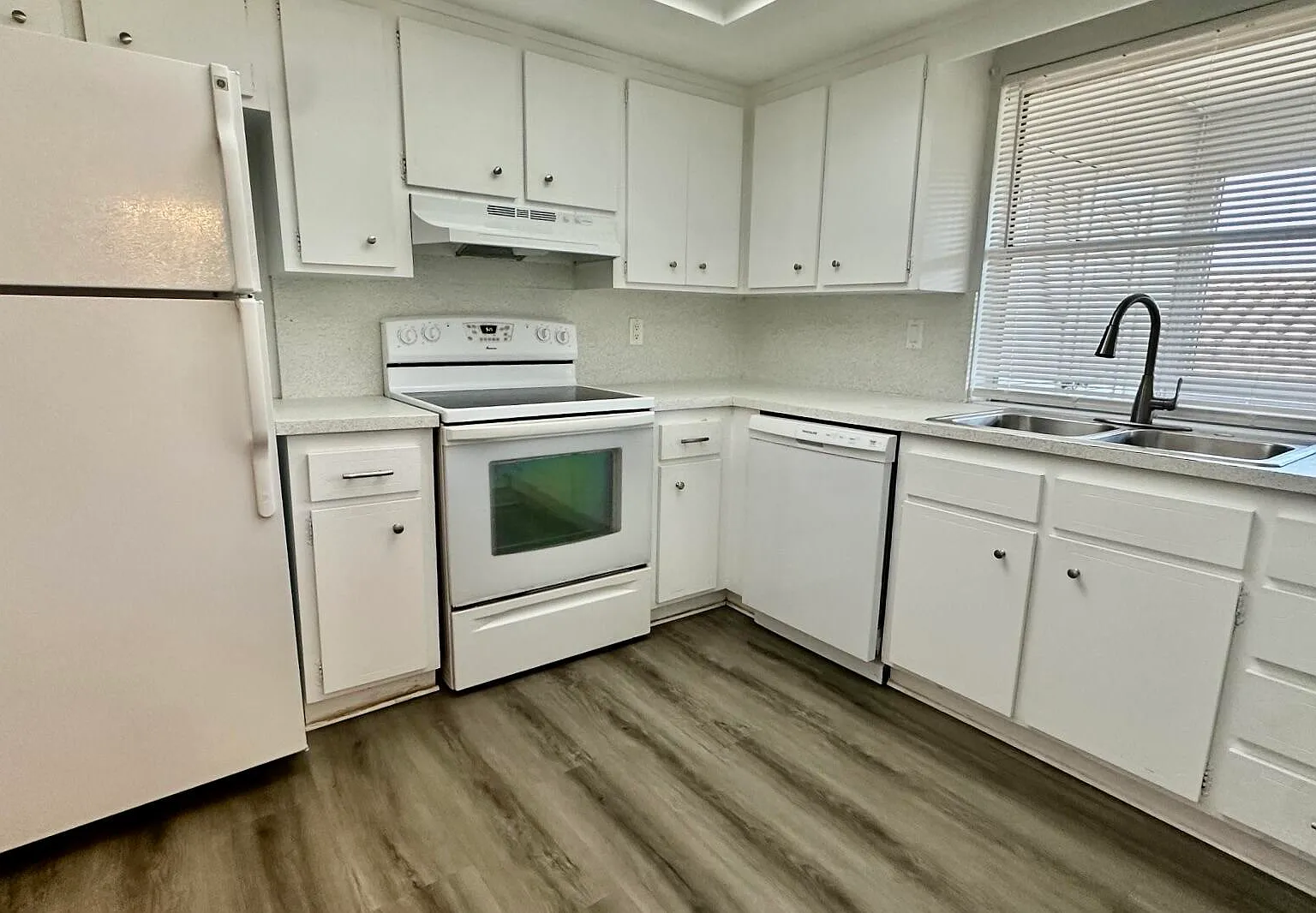 2 bed, 2.0 bath, 1200 sqft, $2,300 — Photo 3