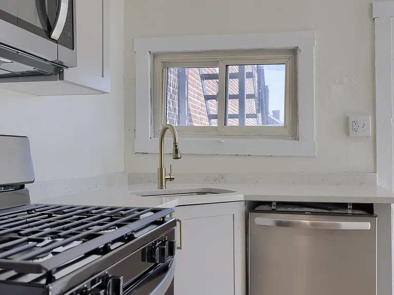 536 W James St #2 — Photo 7
