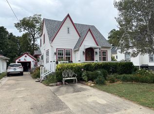 623 S 2nd St, Watseka, IL 60970