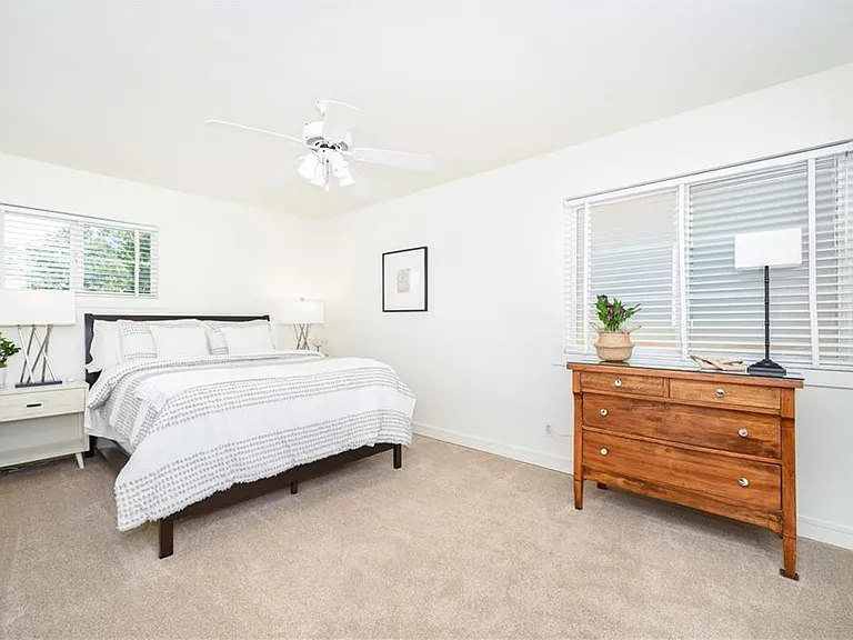 24472 Overlake Dr — Photo 29