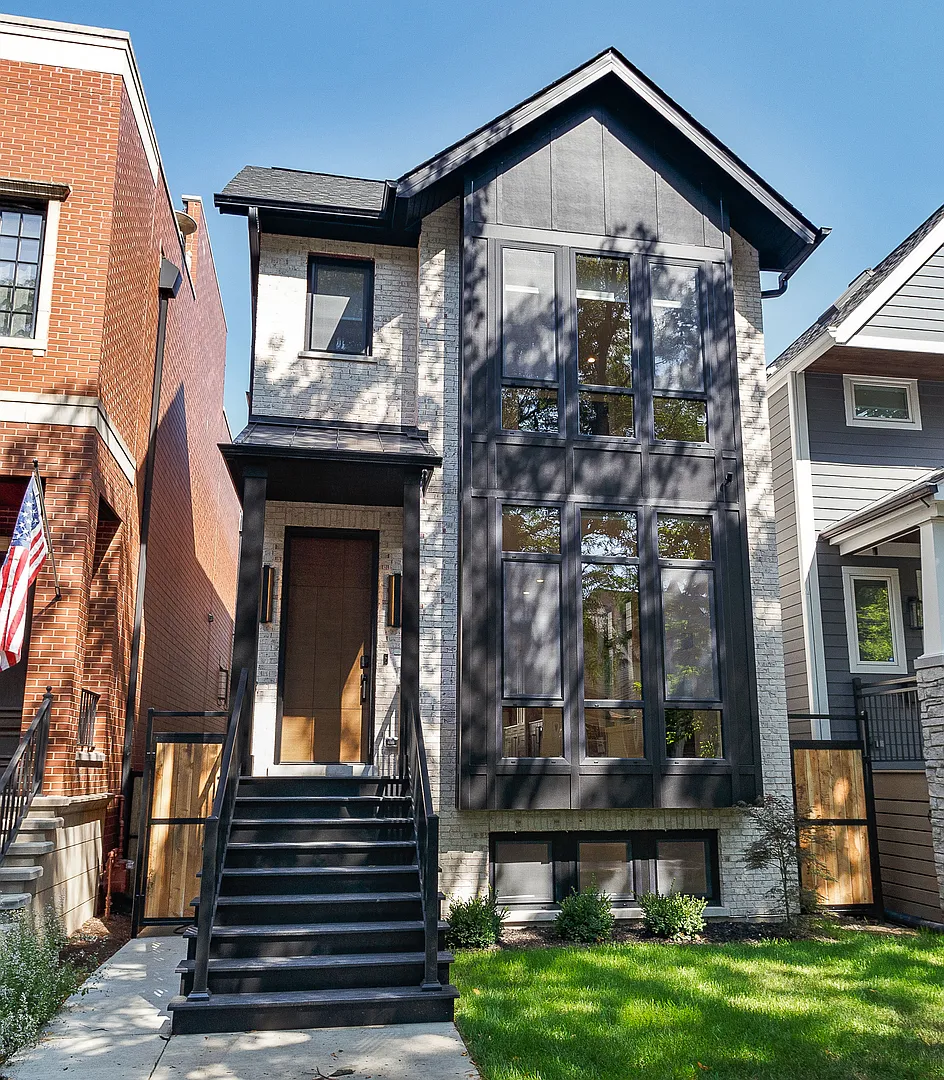 2042 W Berteau Ave photo 1