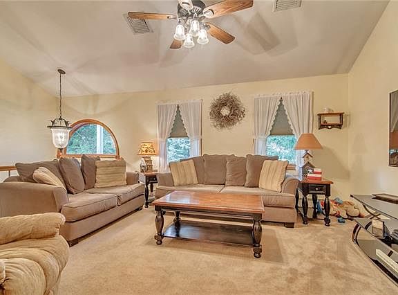 5th image of 51 Witte Dr