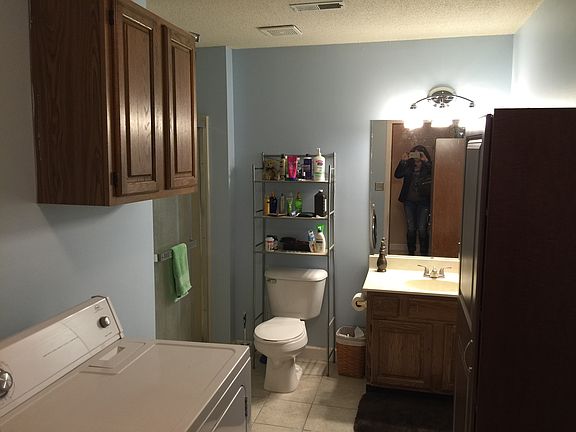 Full Bath combination Laundr