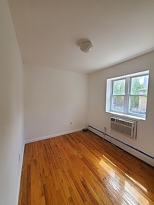 3rd image of 571 Putnam Ave #2