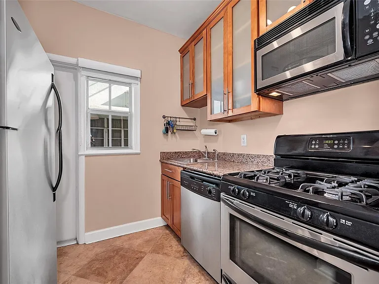 1561 Lenox Ave #2 — Photo 10