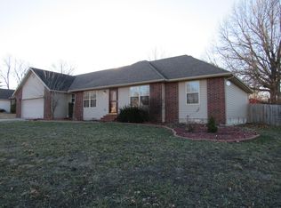 705 N Olive St, Marshfield, MO 65706