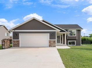 805 El Dorado St SE, Owatonna, MN 55060