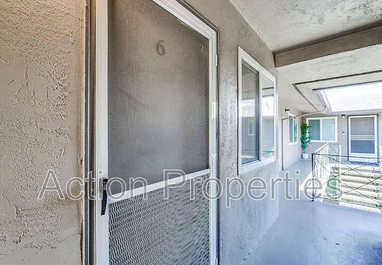 2186 Carlmont Dr #6 — Photo 2
