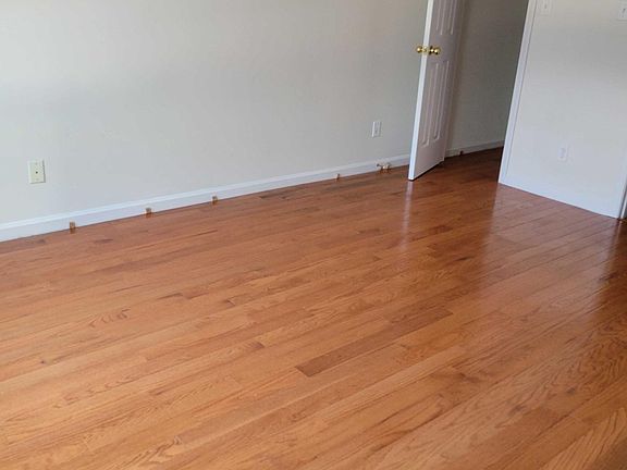 2nd image of 802 Hazelbrook Way