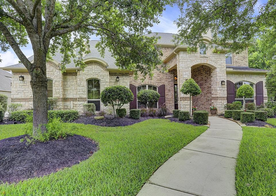 1st image of 27 Waters Lake Blvd