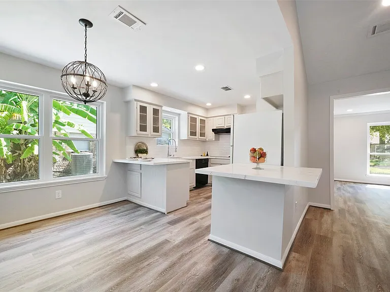 1726 Ashford Hollow Ln — Photo 12