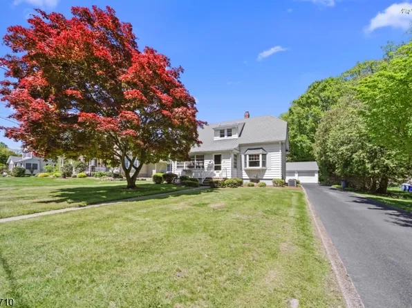35 Mulder Ln, Midland Park, NJ 07432