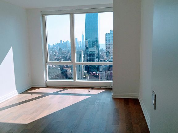 3rd image of 460 W 42nd St APT 55G