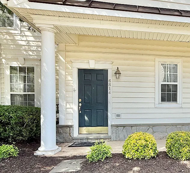 Exterior Front Entry