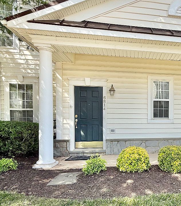 Exterior Front Entry