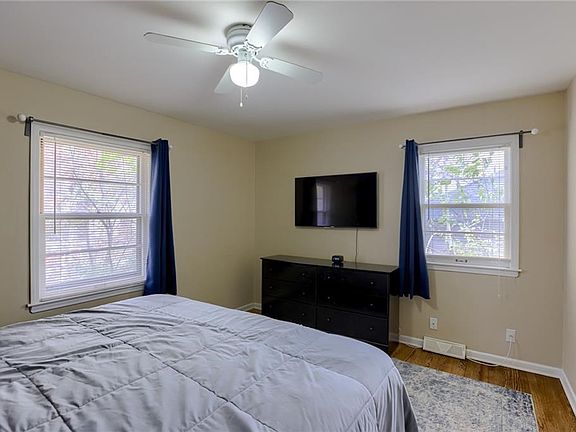 3rd image of 10612 Skiles Ave