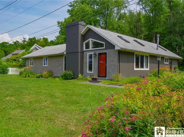 4186 Driftwood Rd, Bemus Pt, NY 14712