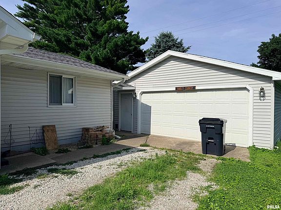 4th image of 551 Royal Ct