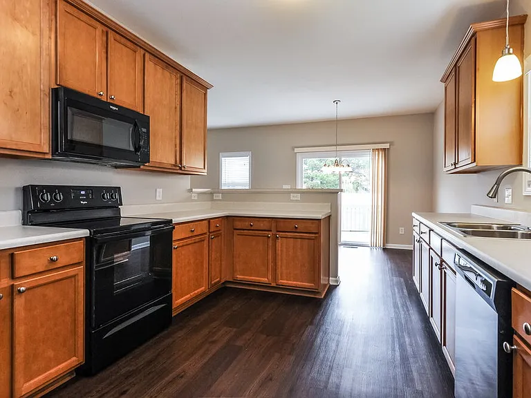 16 Hollyridge Ct — Photo 6