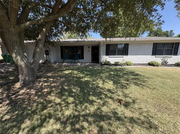 807 W Elizabeth Dr, Robinson, TX 76706