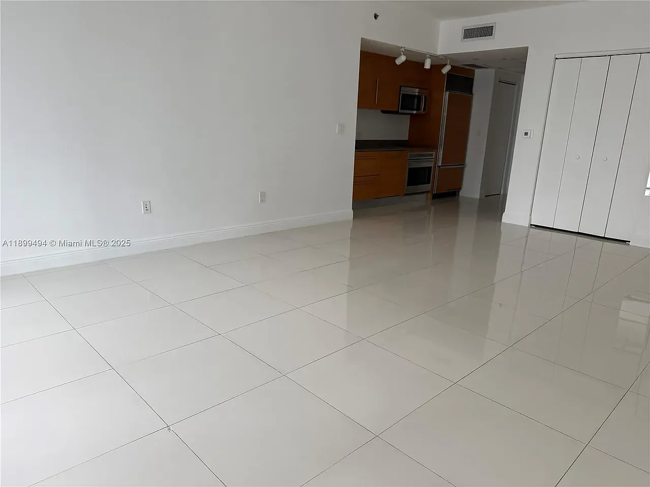 Studio, 546 sqft, $2,700 — Photo 3