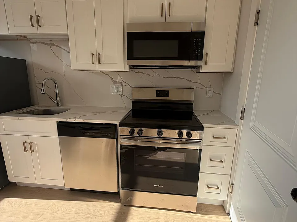 311 Elm St #202