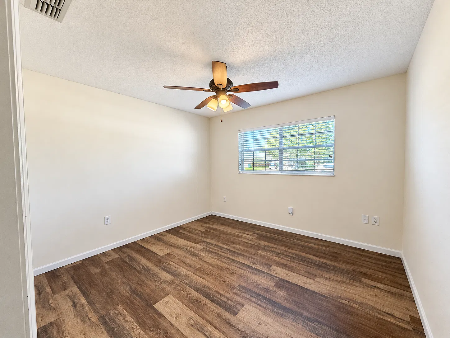 2 bed, 1.5 bath, 1081 sqft, $1,450 — Photo 4