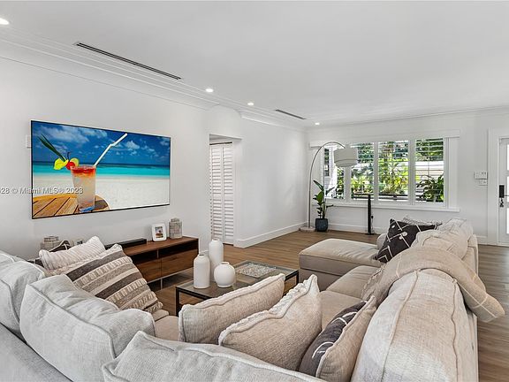 5th image of 941 Matanzas Ave